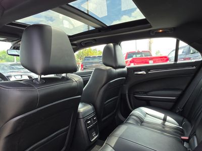 2023 Chrysler 300 - Photo 18