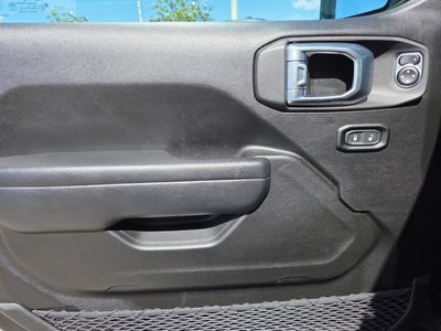 2024 Jeep Wrangler - Photo 24