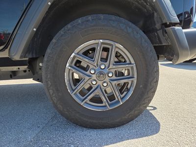 2024 Jeep Wrangler - Photo 16