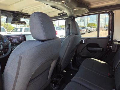 2024 Jeep Wrangler - Photo 19