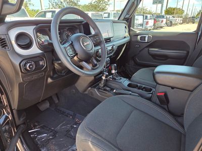 2024 Jeep Wrangler - Photo 23