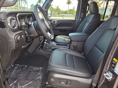 2026 Jeep Wrangler - Photo 12