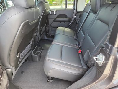 2026 Jeep Wrangler - Photo 8