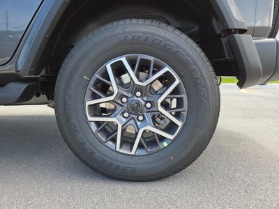 2026 Jeep Wrangler - Photo 6