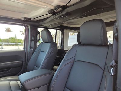 2026 Jeep Wrangler - Photo 11