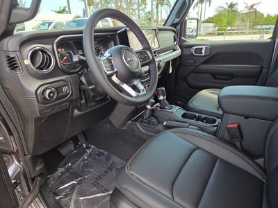 2026 Jeep Wrangler - Photo 13