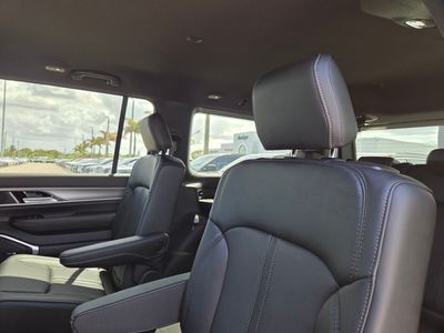 2026 Jeep Grand Wagoneer - Photo 8
