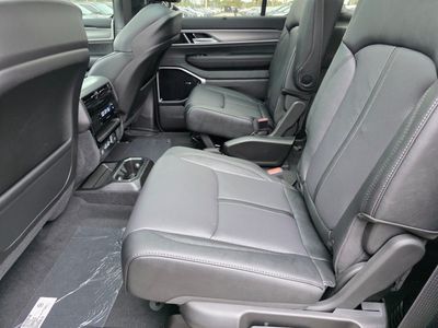 2026 Jeep Grand Wagoneer - Photo 9