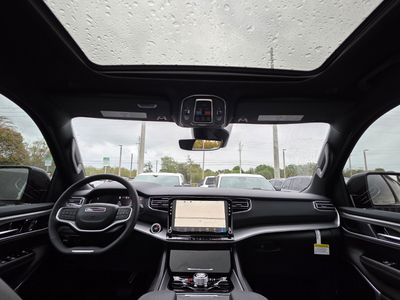 2026 Jeep Grand Wagoneer - Photo 11