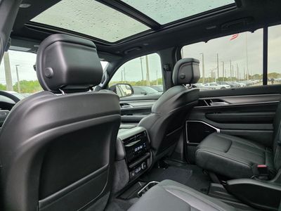 2026 Jeep Grand Wagoneer - Photo 10