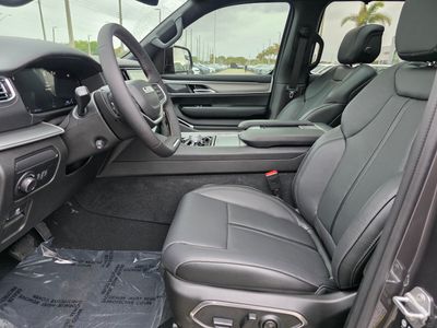 2026 Jeep Grand Wagoneer - Photo 14