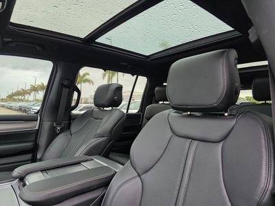 2026 Jeep Grand Wagoneer - Photo 13
