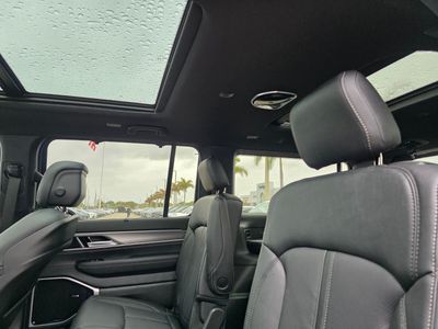 2026 Jeep Grand Wagoneer - Photo 8