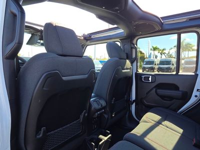 2026 Jeep Wrangler - Photo 9