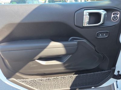 2026 Jeep Wrangler - Photo 15