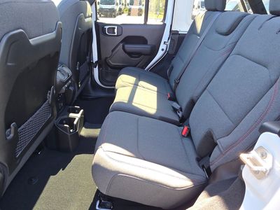 2026 Jeep Wrangler - Photo 8