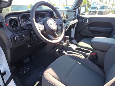 2026 Jeep Wrangler - Photo 14