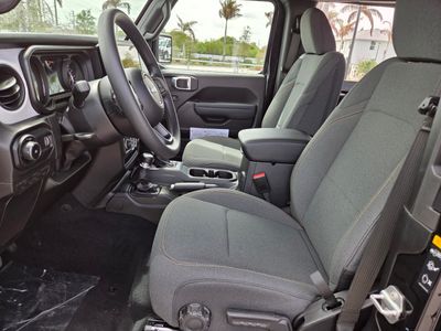 2026 Jeep Wrangler - Photo 13