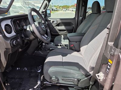 2026 Jeep Wrangler - Photo 13