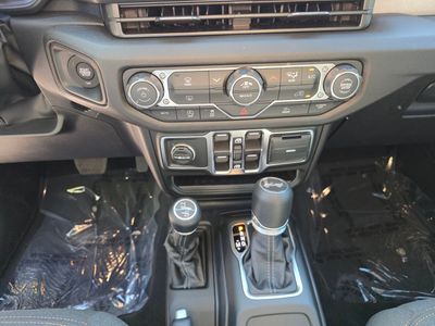 2026 Jeep Wrangler - Photo 15