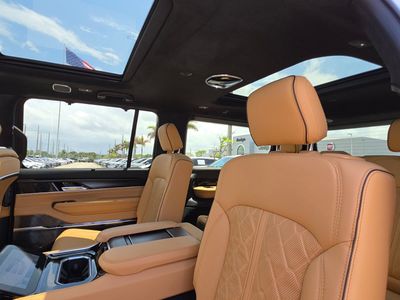 2026 Jeep Grand Wagoneer - Photo 8