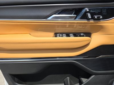 2026 Jeep Grand Wagoneer - Photo 16