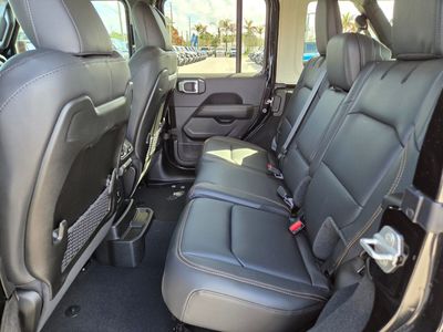 2026 Jeep Wrangler - Photo 8