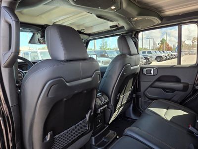 2026 Jeep Wrangler - Photo 9