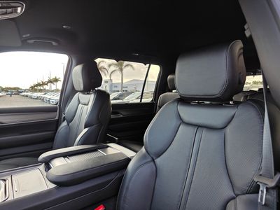 2026 Jeep Grand Wagoneer - Photo 12
