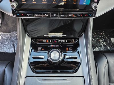 2026 Jeep Grand Wagoneer - Photo 16