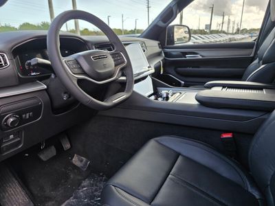 2026 Jeep Grand Wagoneer - Photo 14