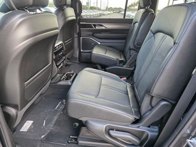 2026 Jeep Grand Wagoneer - Photo 9