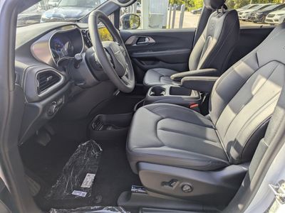 2026 Chrysler Pacifica — photo 13 view