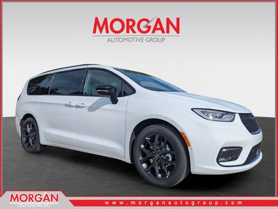 2026 Chrysler Pacifica Select in White — front three-quarter view
