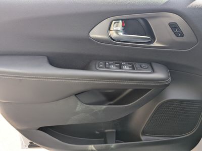 2026 Chrysler Pacifica — photo 15 view