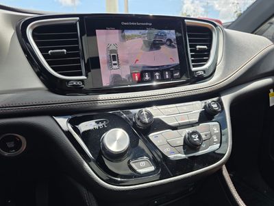 2026 Chrysler Pacifica — photo 22 view