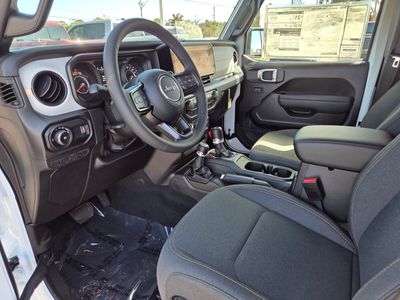 2026 Jeep Wrangler - Photo 14