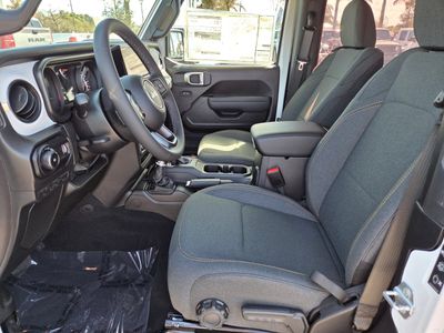 2026 Jeep Wrangler - Photo 13