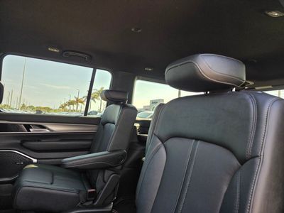 2026 Jeep Grand Wagoneer - Photo 8