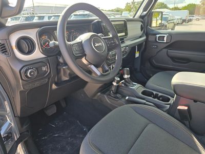 2026 Jeep Wrangler - Photo 14