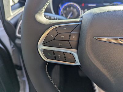 2026 Chrysler Pacifica — photo 18 view