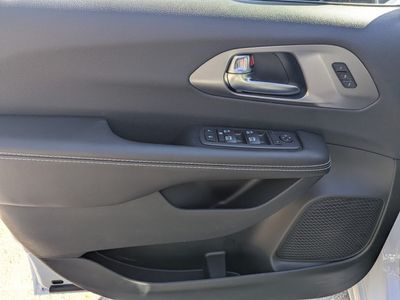 2026 Chrysler Pacifica — photo 15 view