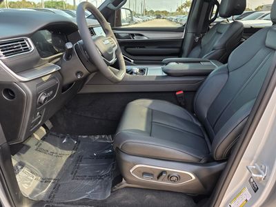 2026 Jeep Grand Wagoneer - Photo 14
