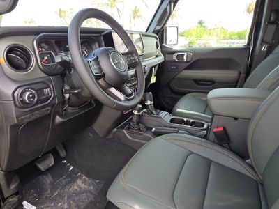 2026 Jeep Gladiator - Photo 13
