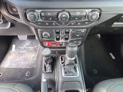 2026 Jeep Gladiator - Photo 15