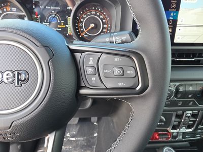 2026 Jeep Gladiator - Photo 18