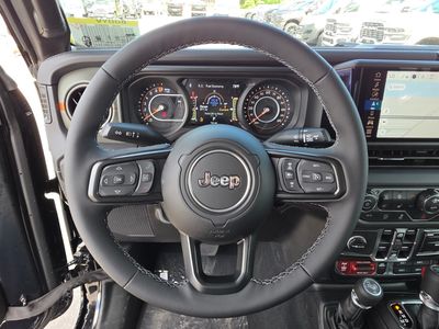 2026 Jeep Gladiator - Photo 16