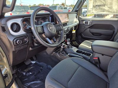 2026 Jeep Wrangler - Photo 13