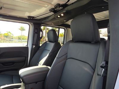 2026 Jeep Gladiator - Photo 11
