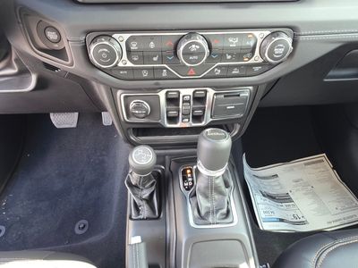 2026 Jeep Gladiator - Photo 15